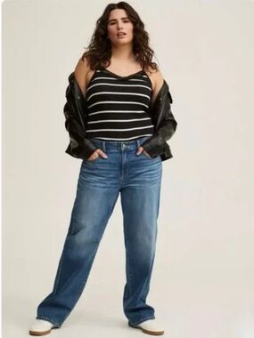 NWT Torrid Medium Wash Blue Mid Rise Vintage Stretch Wide Leg Jeans| Short